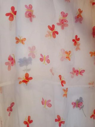 Cortinas juveniles con mariposas y flores