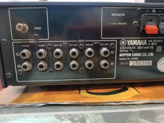 Amplificador Yamaha y altavoces Infinity