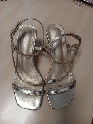 Sandalias doradas Maripaz Talla 37
