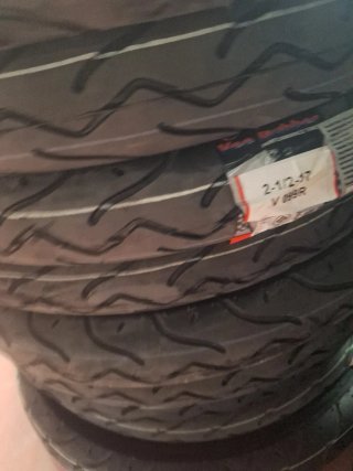 2 Neumáticos 2.50x17 y 2 camaras