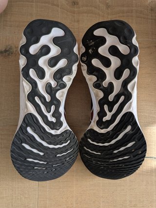 Zapatillas Nike Running React Flyknit Negras y Roj