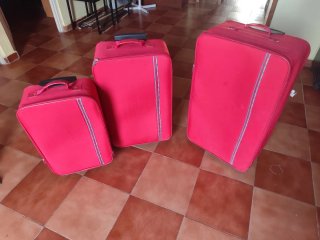 Juego de 3 maletas rojas