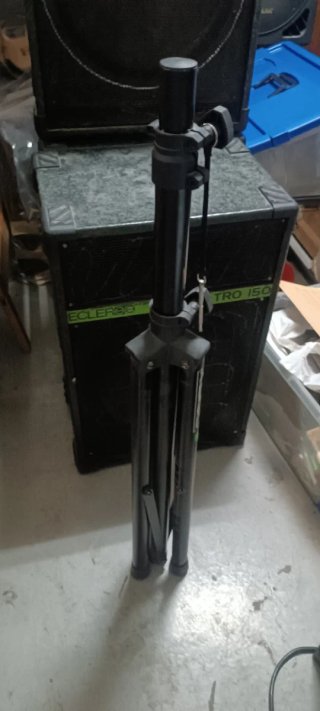 Trípode para altavoces