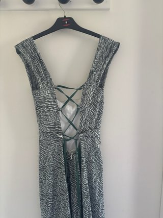 Vestido largo verde con espalda abierta