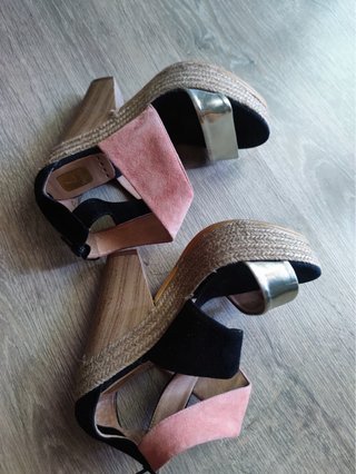 Sandalias Kanna tacón cuña esparto rosa y dorado