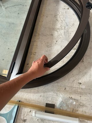 Ventana redonda aluminio marrón