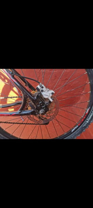 Bicicleta de montaña negra