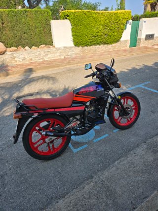 Honda MBX Moto Negra y Roja