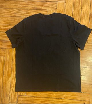 Camiseta Jordan Negra con Estampado Rojo