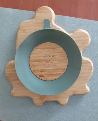 Plato infantil de bambú con ventosa