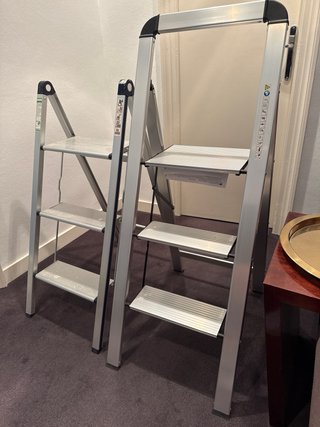Escalera plegable 3 peldaños gris