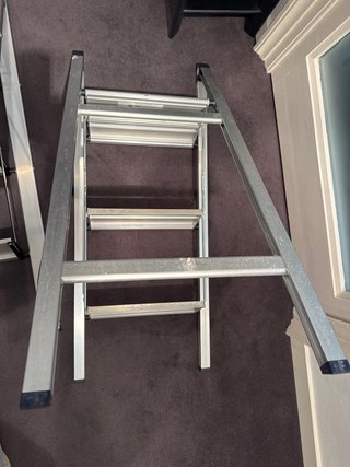 Escalera plegable 3 peldaños gris