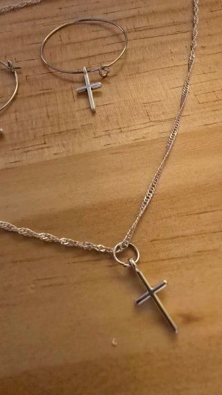 Conjunto Aros y Colgante Cruz Plateado