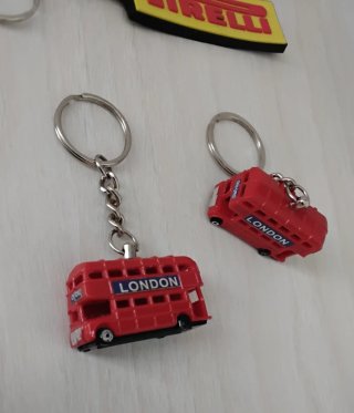 Portachiavi Bus Londra e Pirelli