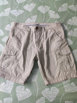 2 Bermudas Cargo Hombre Beige y Verde