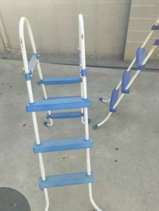 2 Escaleras Piscina Metal y Plástico