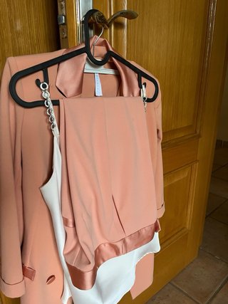 Traje mujer salmón fiesta