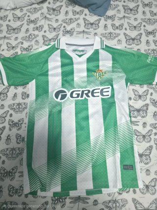 Camiseta verde y blanca