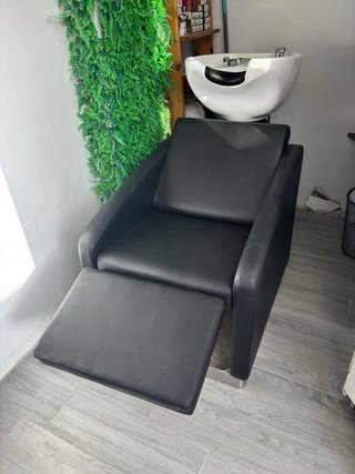 Sillón de peluquería negro reclinable