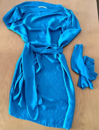 Vestido gasa turquesa una hombrera y cinturon ajus