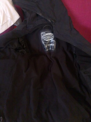 Chaqueta impermeable Pull&Bear negra Talla S