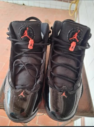 Zapatillas Jordan Negras y Rojas Vendo 2 pares