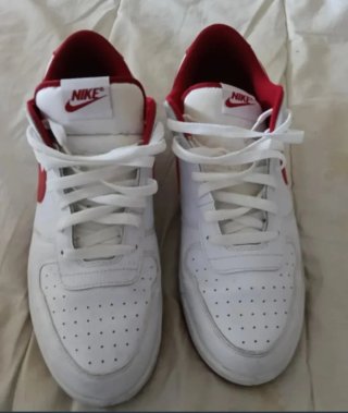Zapatillas Jordan Negras y Rojas Vendo 2 pares