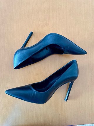Zapatos de tacón Zara negros