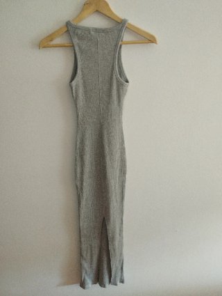 Vestido gris de punto sin usar