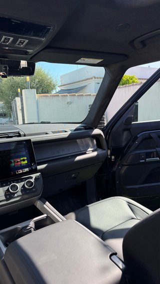 Land Rover Defender 2026