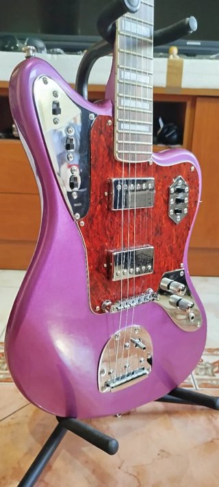 Guitarra Jaguar estilo Fender púrpura