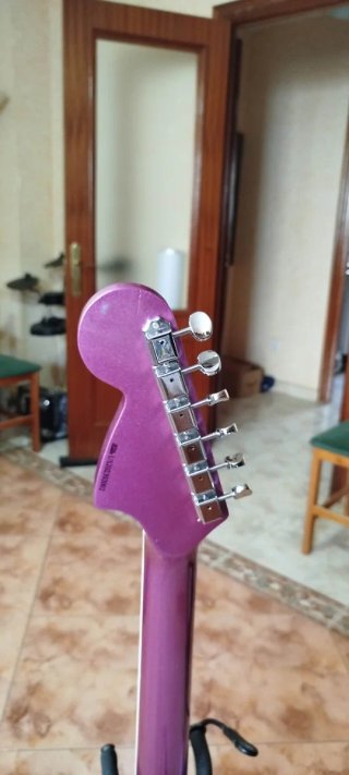 Guitarra Jaguar estilo Fender púrpura