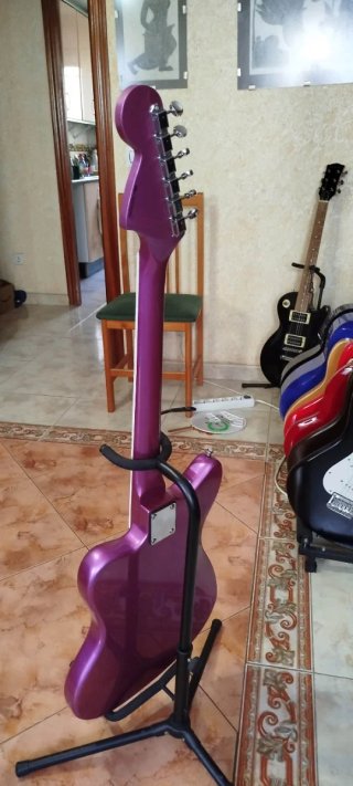Guitarra Jaguar estilo Fender púrpura
