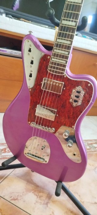 Guitarra Jaguar estilo Fender púrpura