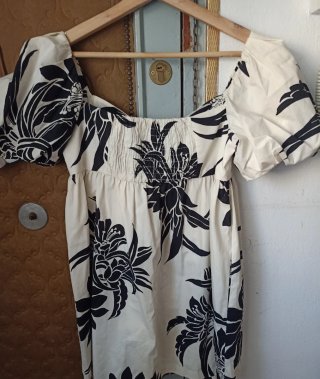 Vestido Zara floral blanco y negro