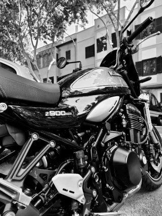 Kawasaki Z900RS Negra/Plata
