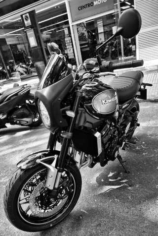 Kawasaki Z900RS Negra/Plata