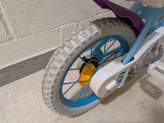 Bicicleta Frozen 14 con cesta y asiento