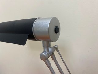 Lámpara Escritorio LED Negra Metálica