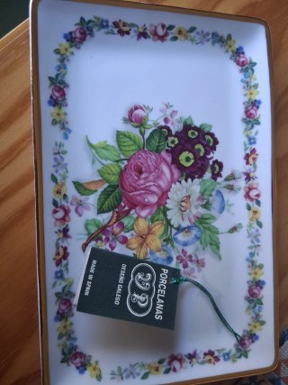 Bandeja de porcelana con flores