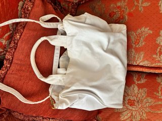 Borsa Pinko bianca con scritte