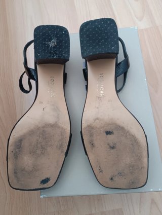 Sandalias LODI mujer tacón medio negras.
