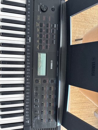 Teclado Yamaha PSR-E273