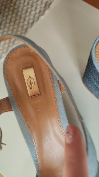 Sandalias cuña plataforma azul.