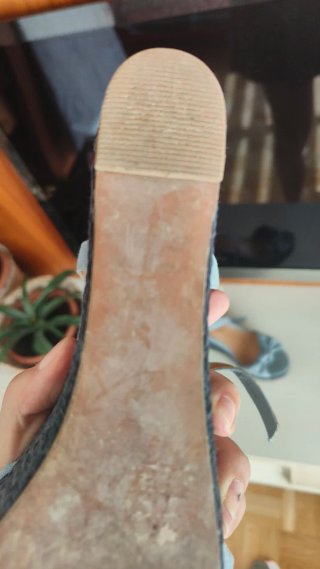 Sandalias cuña plataforma azul.
