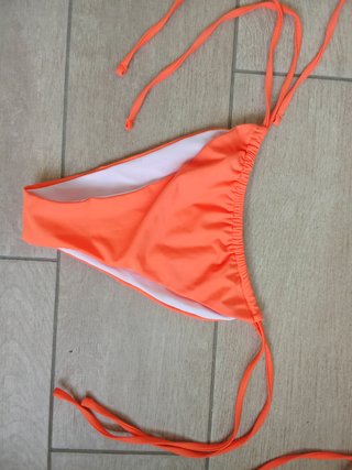 Bikini arancione con laccetti