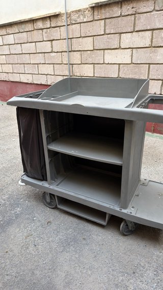 Lote de carritos de limpieza industriales
