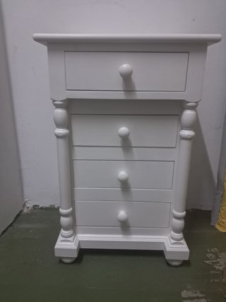 Mesita de noche de madera maciza