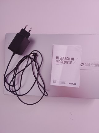 ordenador portátil ASUS Vivobook Plata