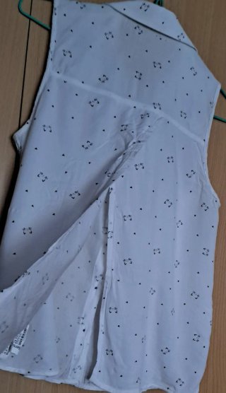 Blusa Bershka sin mangas estampada